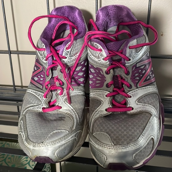 100% to CHARITY New Balance 1340 v2 Cross Trainer Sneakers 7D WIDE WIDTH EUC GUC - Picture 1 of 4